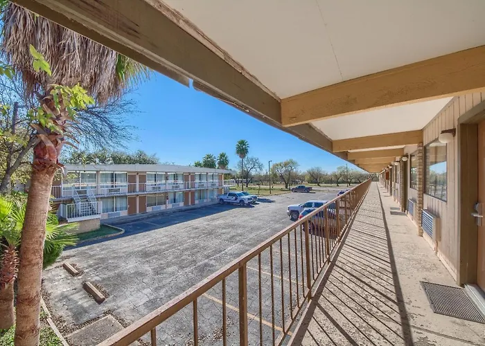 Americas Best Value Inn Uvalde