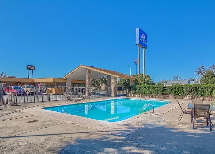 Americas Best Value Inn Uvalde