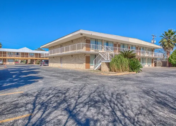 Americas Best Value Inn Uvalde