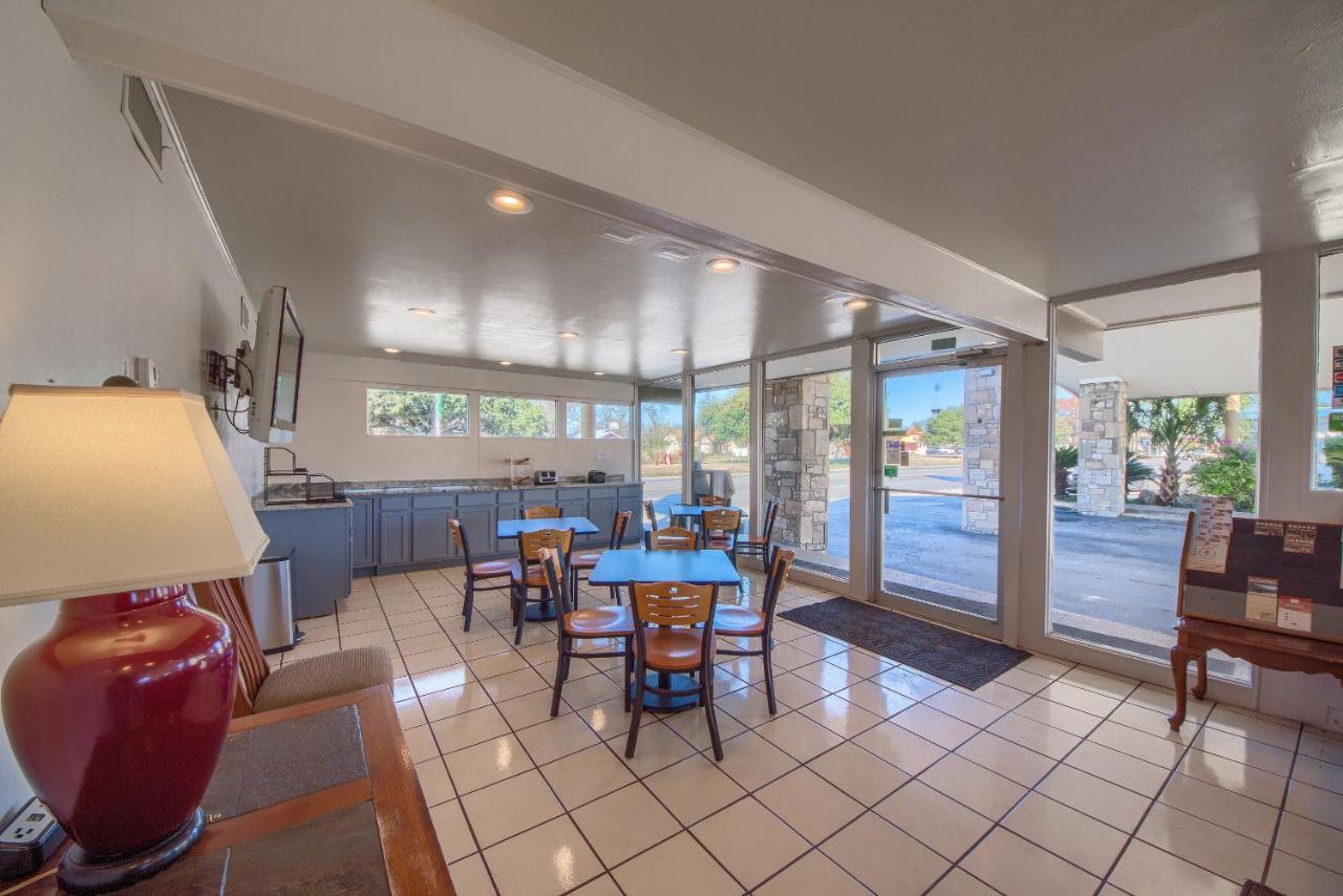 Motel Americas Value 2*