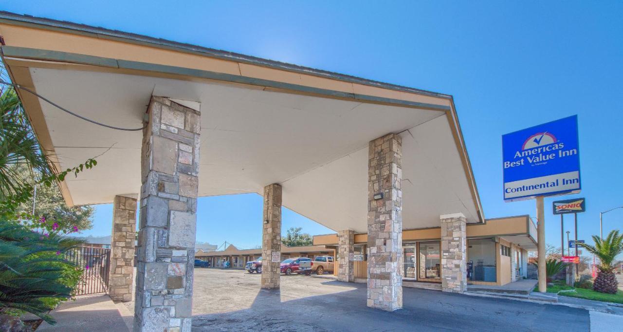 Americas Value 2* Uvalde