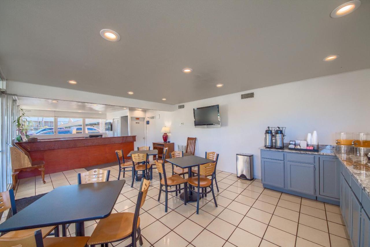 Americas Value 2* Uvalde